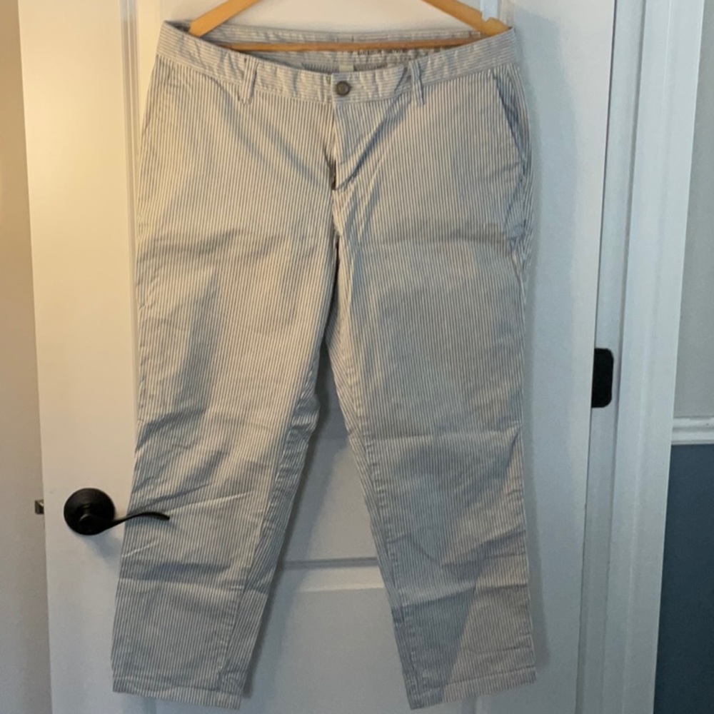 Women’s GAP Girlfriend Crop Khakis